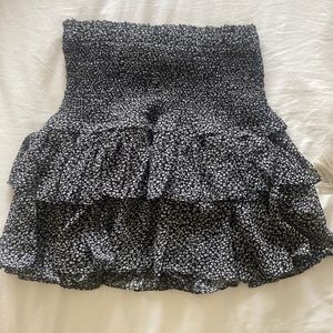 Super cute floral skirt for all seasons! Size S perfect condition